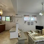 Paulina's Little House