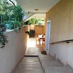 Paulina's Little House Politika