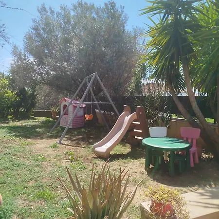 Paulina's Little House Politika